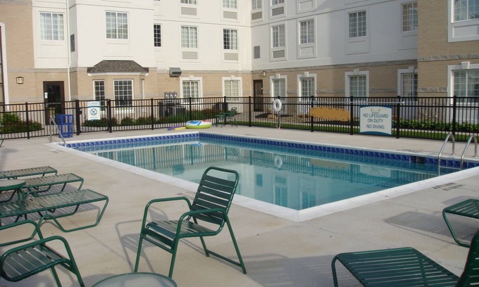Mayfield Heights Apartment | Queen Studio | 24-Hour Business Center, Fitness Center + Free Daily Breakfast