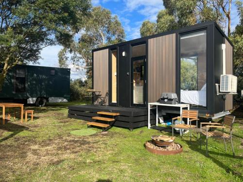 Grantville House | QueensFerry Farm by the Bay by Tiny Away