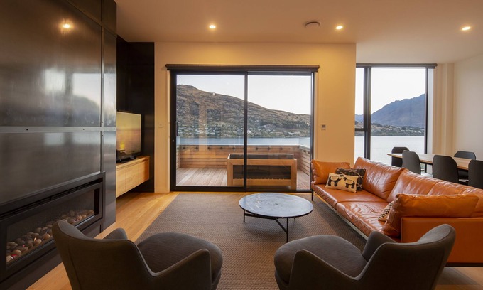 Frankton Villa | Queenstown Remarkable Lake & Mountain Views