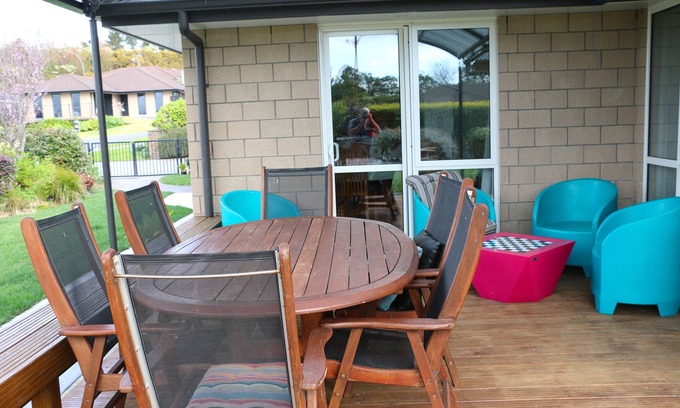 Greerton House | Quiet and Comfortable Main House Room with Shared Lounge
