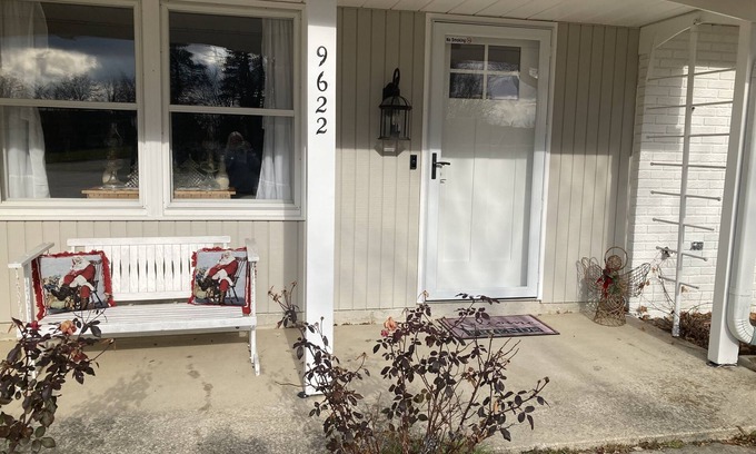 Saint Marys Allen County House | Quiet and comfy home is one of Fort Wayne's most sought after areas of the city