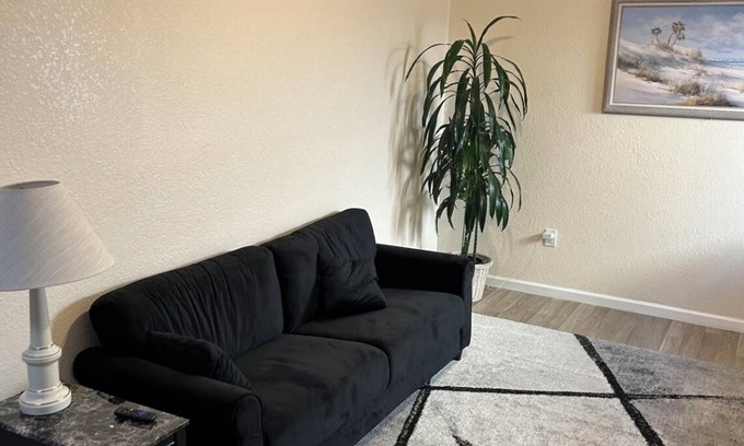 Seaside Apartment | Quiet and Cozy 1 Bedroom Apartment close to the beach!