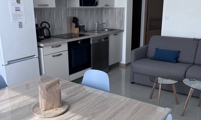 Lancieux Apartment | Quiet apartment, 100m from the beach