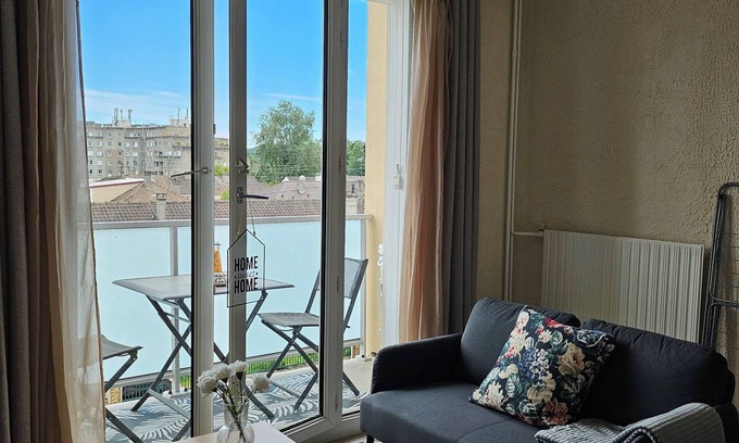 Port-Aviation Apartment | Quiet apartment, ideal for families and 15 minutes from the airport.