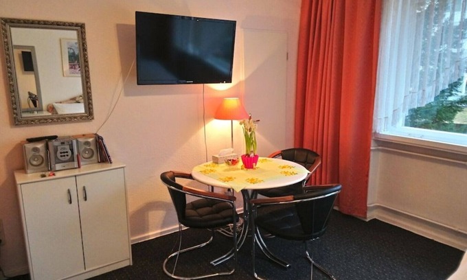 Halensee Apartment | Quiet apartment on Ku'damm with parking space