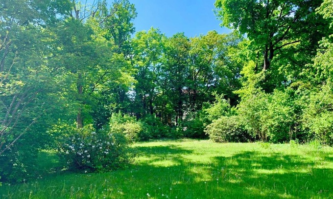 Munchen District Apartment | Quiet balcony apartment in the noble suburb of Munich Gräfelfing with a view of the countryside