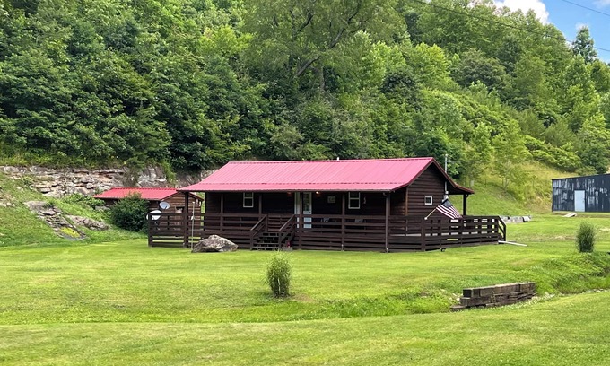 Genoa Cabin | Quiet cabin in the hills close to the trails and other outdoor activities.
