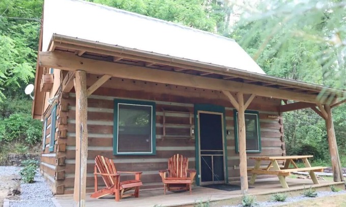 Sylva Cabin | Quiet Cabin: Perfect basecamp for exploring WNC!nn