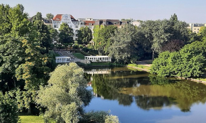 Charlottenburg-Wilmersdorf Apartment | Quiet, central apartment in Berlin-Charlottenburg, balcony