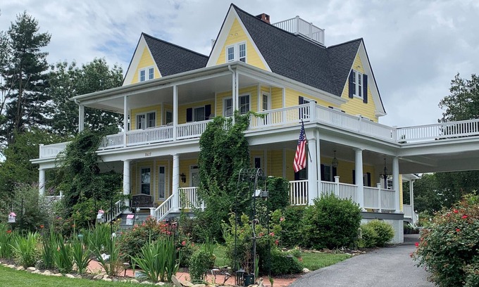 Tuscarora Bed & Breakfast | Quiet Central, Historic Farmhouse, Bed & Breakfast Suite - Suite 1 (NEW!)