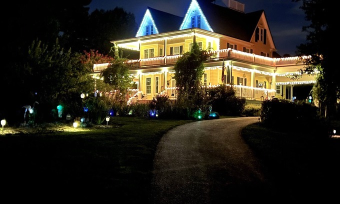 Tuscarora Bed & Breakfast | Quiet Central, Historic Farmhouse, Bed & Breakfast Suite - Suite 2 (NEW!)