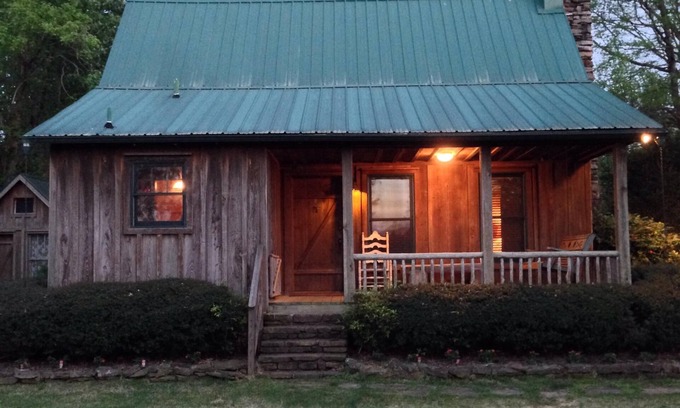 Pangburn Cabin | Quiet, Charming & Beautiful 2 Bedroom Cabin on the Little Red River