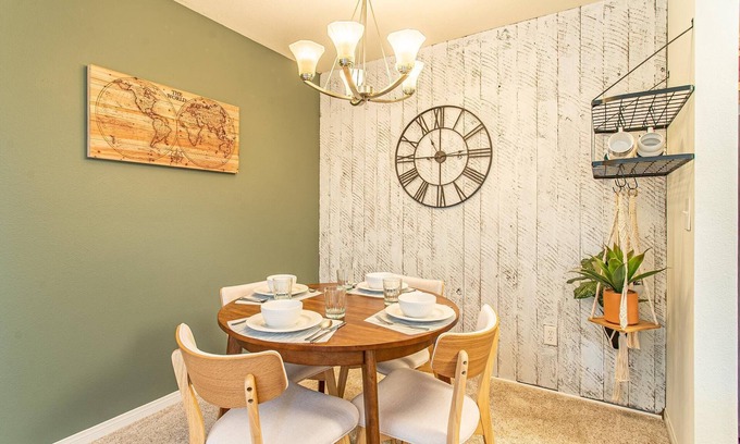 Valencia Condo | Quiet, City Center Condo - 1 Mile from Hospital