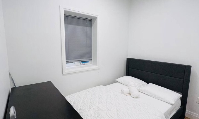 Oakridge House | Quiet Comfort Space in Cheap Price