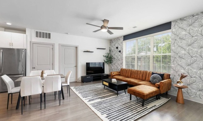 Forest Park Condo | Quiet Comfort & Urban Style: 2-Bedroom Condo