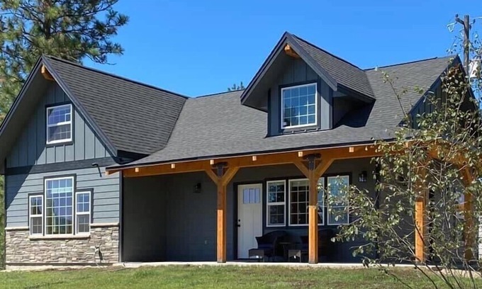 Kettle Falls House | Quiet, Comfy Columbia River Viewspot: Full Kitchen, Grill, Yard; Dogs OK