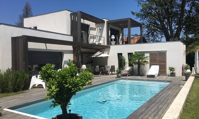 Biarritz House | Quiet contemporary villa with heated pool. (From 15/05)