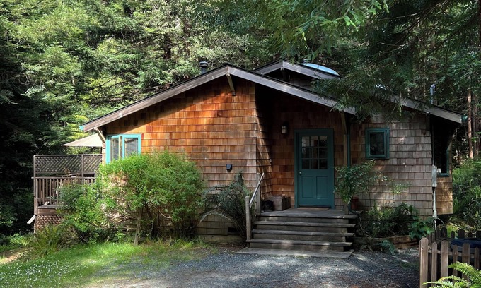 Mendocino Cottage | Quiet Cottage Ten Minutes from Mendocino and the Beach