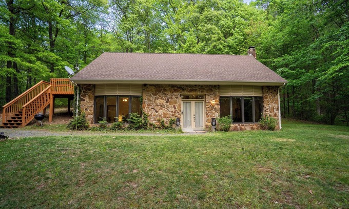 Berkeley Springs Cottage | Quiet Cottage on Five+ Acres of Woods Close to All That Berkeley Springs Offers