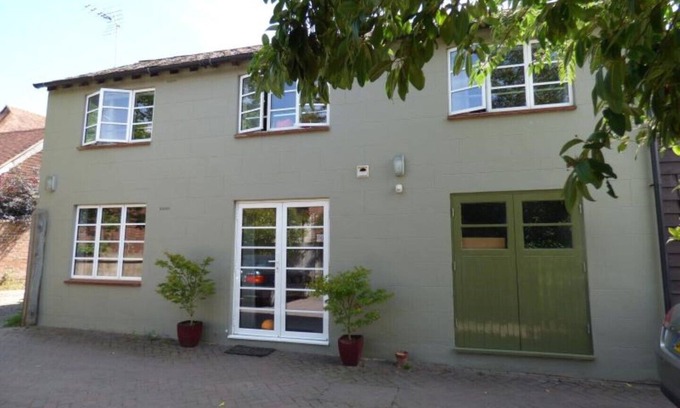 Abbess Roding Cottage | Quiet cottage very close to village centre and ameneties.
