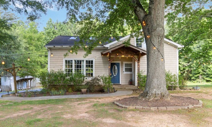 Suwanee House | Quiet Country Farmhouse