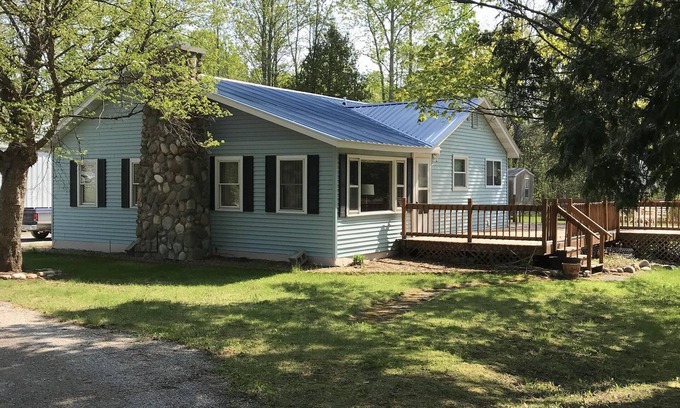Millersburg House | Quiet country home 1.5 miles from Ocqueoc Falls