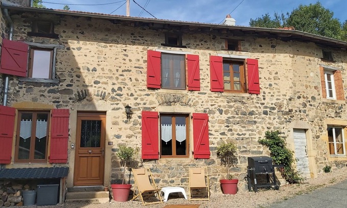 Chenelette House | Quiet country house with garden. Ideal for families.
