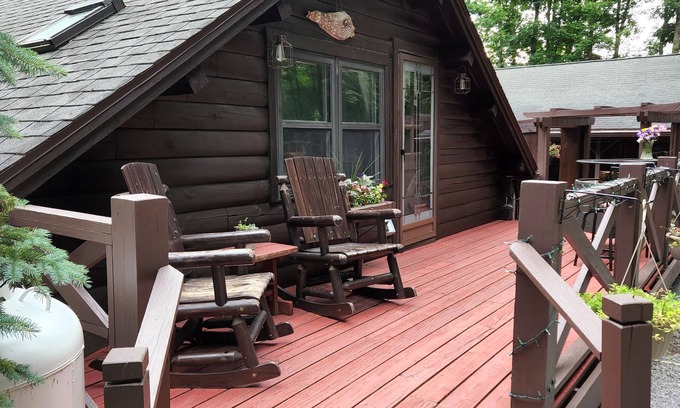 Munnsville Cabin | Quiet country setting awaits you!