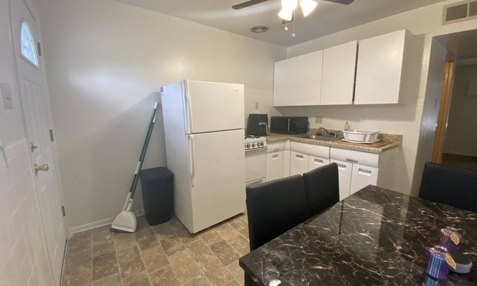 Florissant Apartment | Quiet cozy apartment right off the highway! Next to 3 shopping plaza’s!