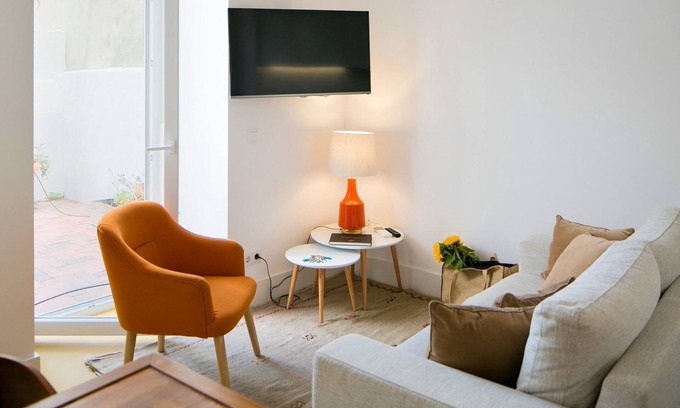 Santa Engracia Apartment | Quiet & Cozy Apartment w/Garden by LovelyStay