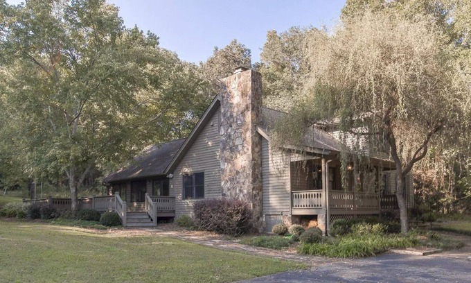 Hartwell Cabin | Quiet, Cozy Cabin, 8 Beds, Perfect for Families and Business