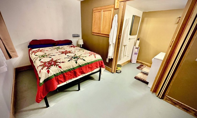 Keene Apartment | Quiet, cozy, cabin apartment in the woods.