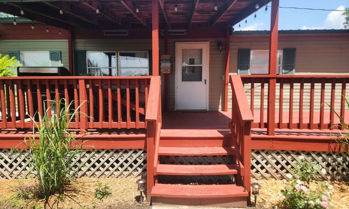 Scotia Cabin | Quiet & Cozy Cottonwood Cottage in Scotia