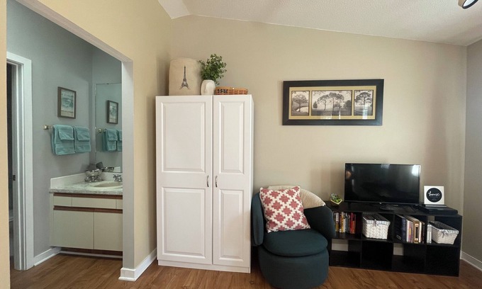 Bettendorf Condo | Quiet & Cozy Pet-Friendly Condo with Pool & Garage