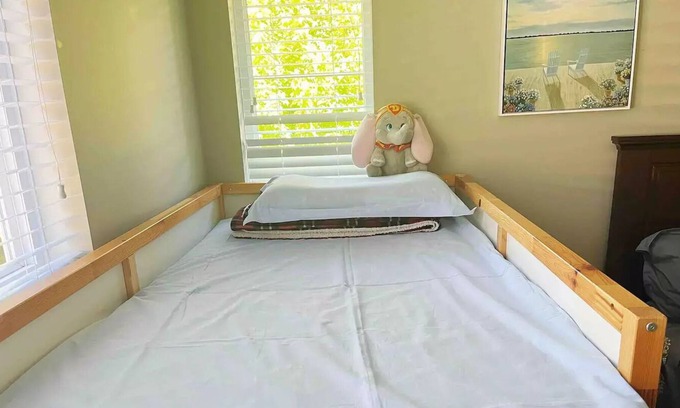 Burke Mountain Villa | Quiet & cozy queen 3bed house Burke Mountain