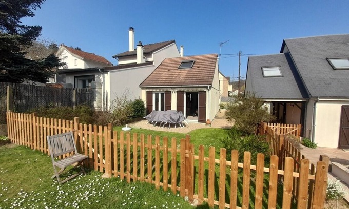 Orsay House | Quiet gite with garden 300 m from Le Guichet rer station