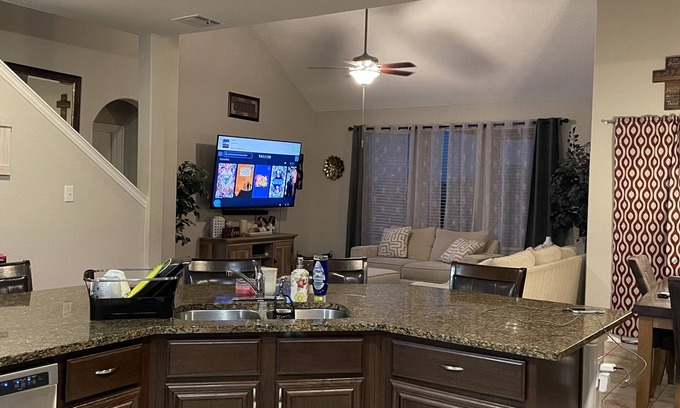 Fort Worth House | Quiet Golf Community 2bedroom Office home Pet Friendly