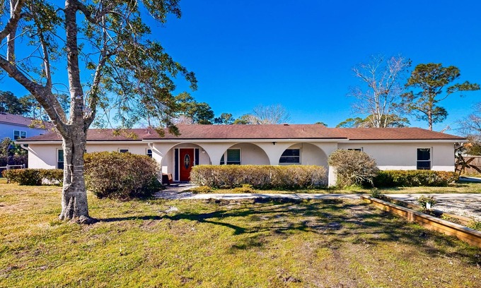 Beach Haven House | Quiet home on a cul-de-sac with screened patio, W/D, & central AC