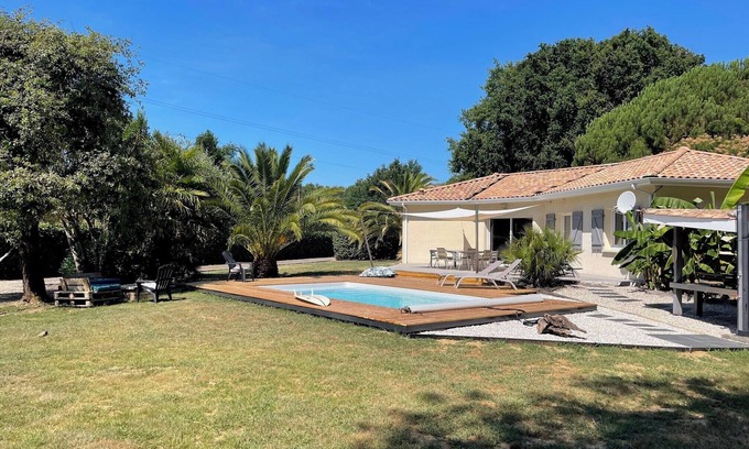 Queyrac House | Quiet house 15 km from the ocean with swimming pool