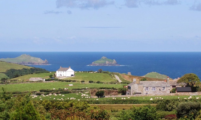 Trelights House | Quiet Location,Sea views,10 Min walk to PortQuin Between Port Isaac and Polzeath