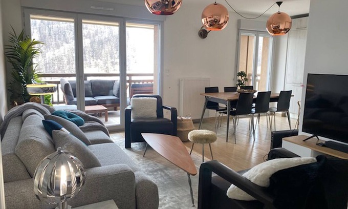 Peone Apartment | Quiet, luxury, south-facing terrace 100m from the slopes