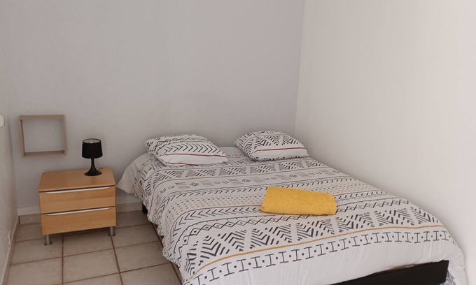 Cergy House | Quiet MARINA room with large terrace