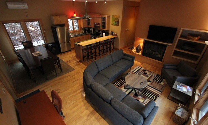 Bridgewater Corners House | Quiet Modern Luxury Home w/ Memory Foam Beds, A/C, FAST WiFi and Full Kitchen