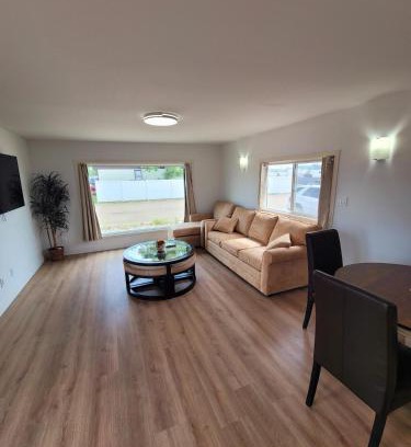 Kindersley Villa | Quiet, Modern & Spacious Home with Yard