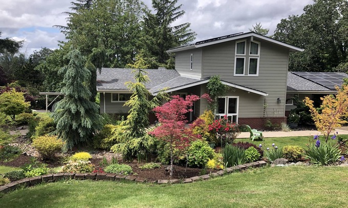 Salem House | Quiet Neighborhood 2 Miles South Of Downtown. Large house can sleep 6-8 people.