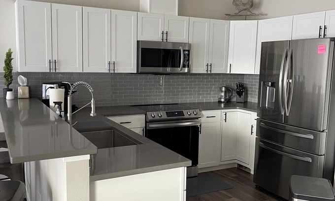 Gleed House | Quiet neighborhood near golf course