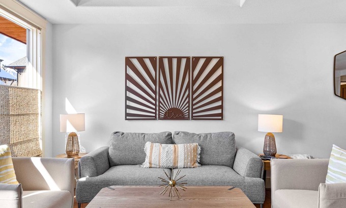 Canmore Apartment | Quiet Retreat for Couples !