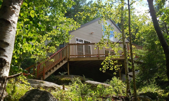 Weeks Mills Cottage | Quiet - Romantic - Secluded Cottage on Lake