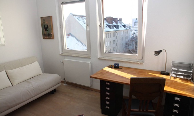 Wilmersdorf Apartment | Quiet room in City West Berlin-Wilmersdorf with luxurious rain shower