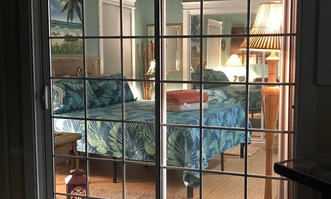 Carpenter Canyon Cottage | Quiet, Stand-alone Country Granny Cottage near the Village,